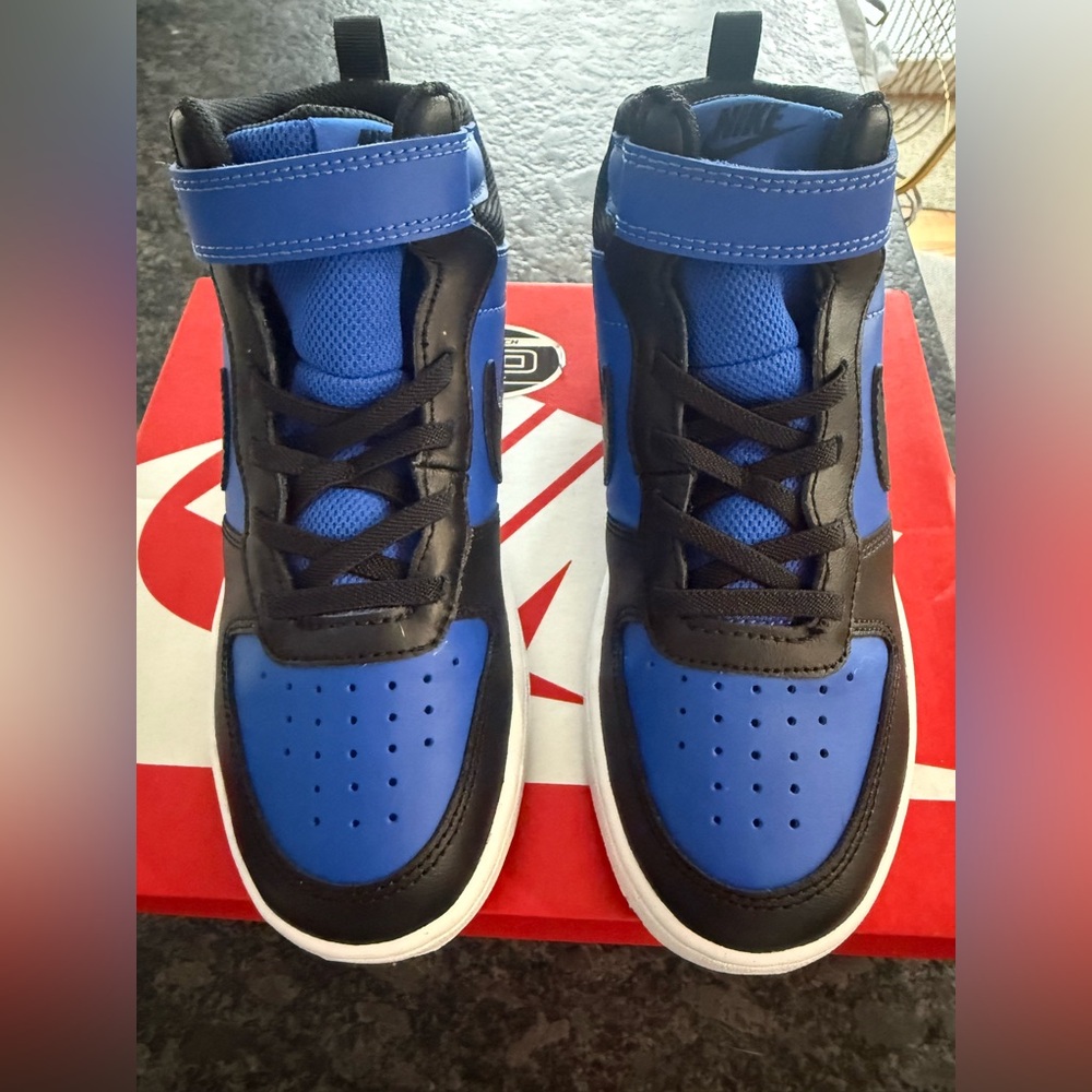 NEW Nike Kids Black and Blue Sneakers size 1,5Y